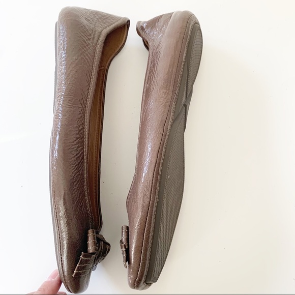 Elie Tahari Taupe Patent Leather Flats Bow Shoes - Picture 6 of 11